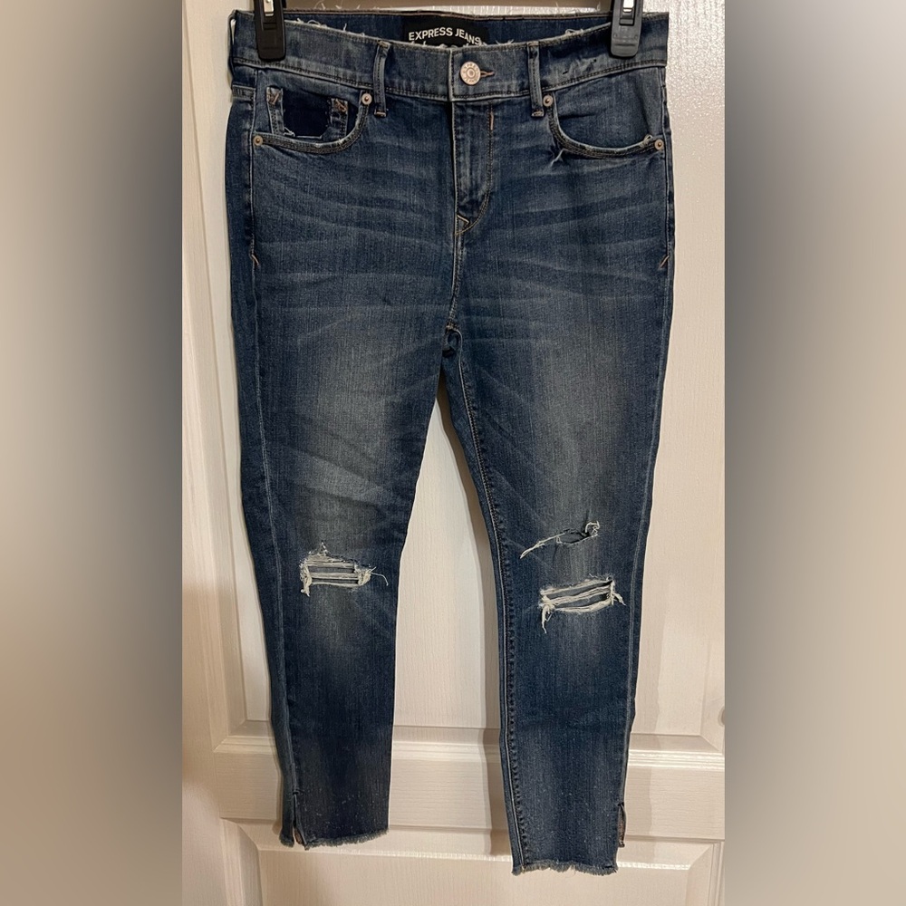 Express Ankle Legging Mid Rise stretchy.. NWOT.. Sz. 8 Short.. never been worn.